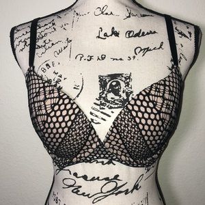 Victorias secret very sexy lightly lined plungebra